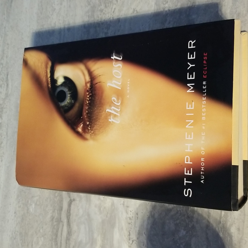 Hardcover The host Stephanie Meyer book